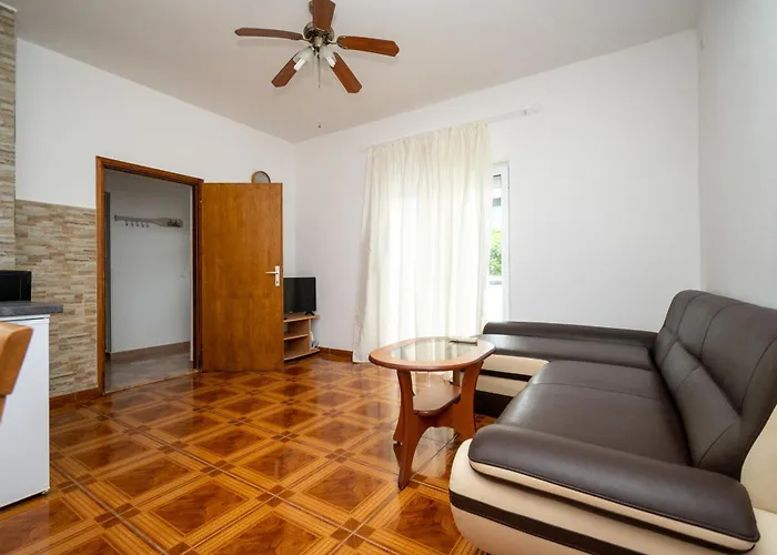 Apartman With Parking Space - 12692 *