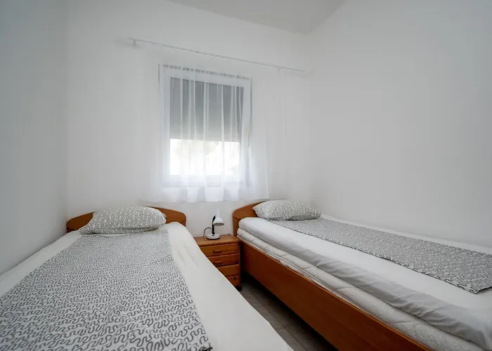 Apartman With Parking Space - 12692 Vir